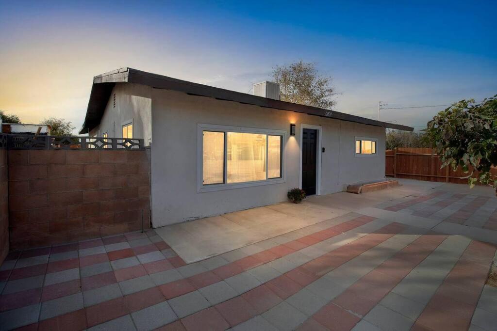 Modern City Ranch 3 Bdrm Family Home Access By Dirt Road Palmdale Dış mekan fotoğraf