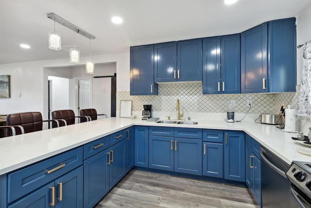 Modern City Ranch 3 Bdrm Family Home Access By Dirt Road Palmdale Dış mekan fotoğraf