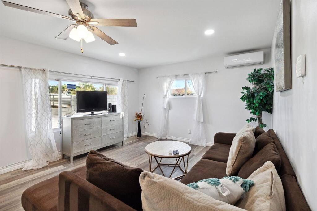 Modern City Ranch 3 Bdrm Family Home Access By Dirt Road Palmdale Dış mekan fotoğraf