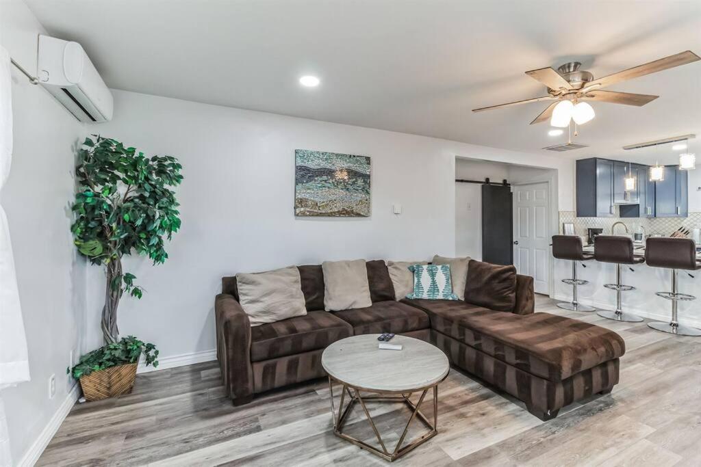 Modern City Ranch 3 Bdrm Family Home Access By Dirt Road Palmdale Dış mekan fotoğraf