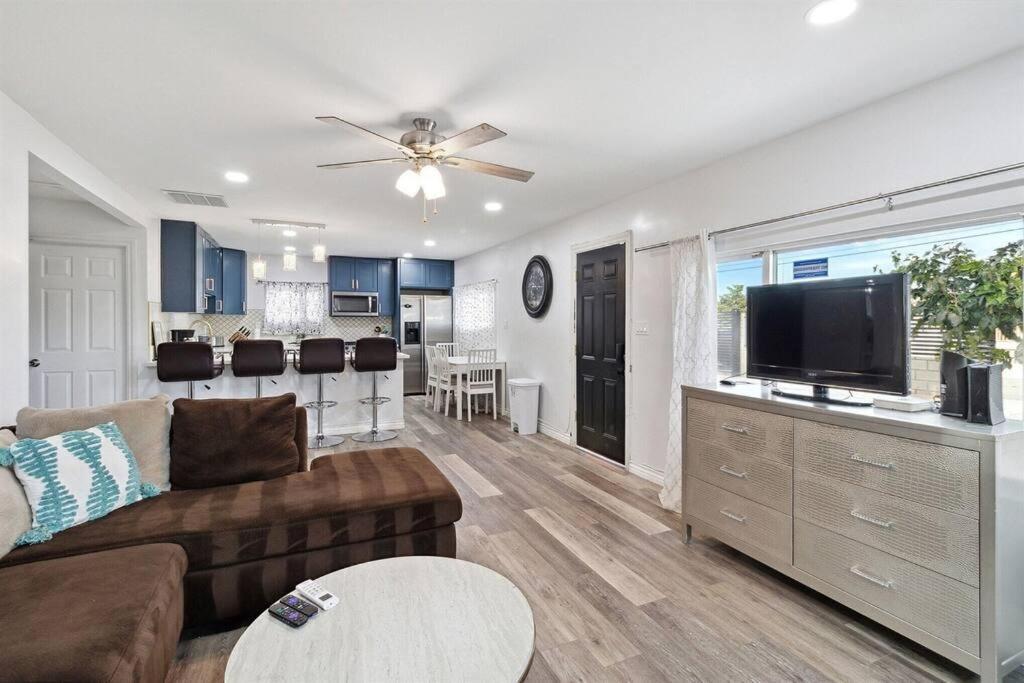 Modern City Ranch 3 Bdrm Family Home Access By Dirt Road Palmdale Dış mekan fotoğraf