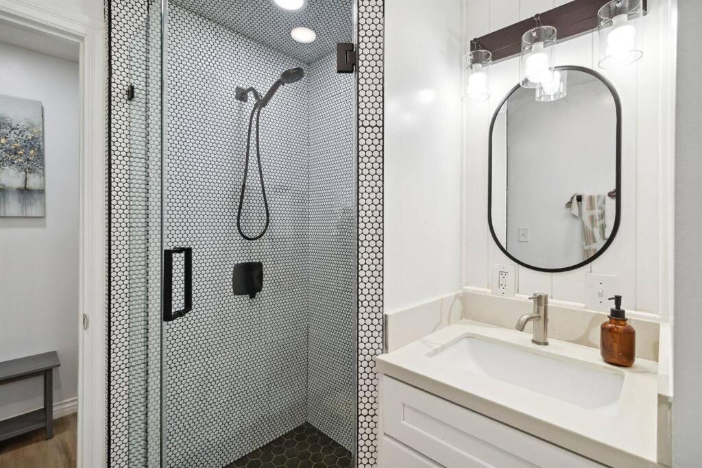 Modern City Ranch 3 Bdrm Family Home Access By Dirt Road Palmdale Dış mekan fotoğraf