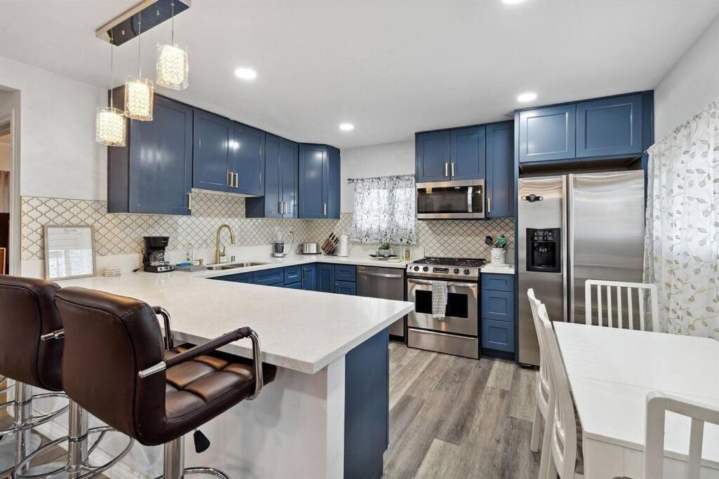 Modern City Ranch 3 Bdrm Family Home Access By Dirt Road Palmdale Dış mekan fotoğraf